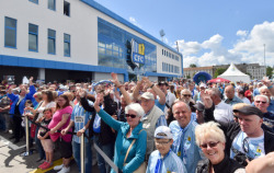 50.000 begeisterte Besucher feiern Stadioneröffnung am 18. Juni