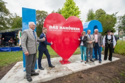 Oberbürgermeisterin Barbara Ludwig mit Center-Manager Jens Preißler und Kreishandwerksmeister Peter Fritzsche bei der Enthüllung