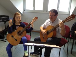 Katerina Lis mit ihrem Lehrer Aleksander Hajduczek. Katerina Lis mit ihrem Lehrer Aleksander Hajduczek.