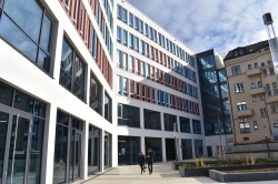 Pd0705 Neuestechnrathaus Haupteingang