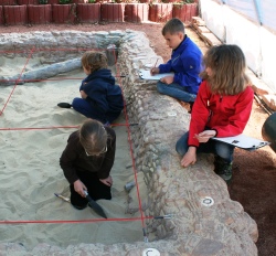 Kinder als Grabungshelfer Kinder als Grabungshelfer
