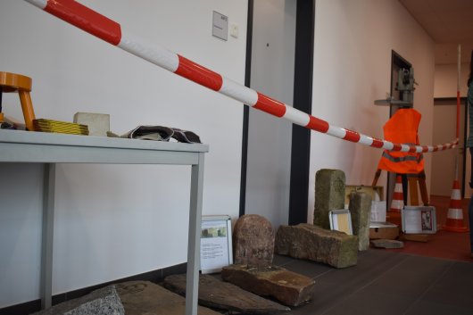 Ausstellung historischer Grenzsteine des Vermessungsamtes.