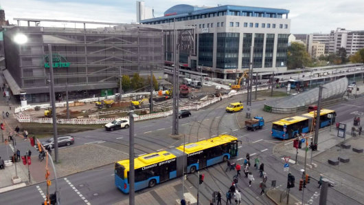Der Verkehrsverbund Mittelsachsen (VMS), Chemnitzer Verkehrs AG (CVAG) sowie die Stadt Chemnitz starteten am 13. März mit dem ersten Bauabschnitt eines umfangreichen Modernisierungsprogramms an der Zentralhaltestelle.