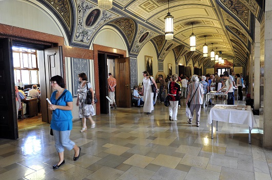 Die Wandelhalle im Rathaus war gut besucht
