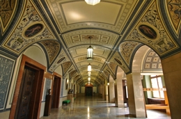 Wandelhalle mit Bürgermeistergalerie; Foto: Rosenkranz