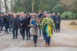Kranzniederlegung auf dem Städtischen Friedhof / Foto: Georg Ulrich Dostmann Kranzniederlegung auf dem Städtischen Friedhof / Foto: Georg Ulrich Dostmann