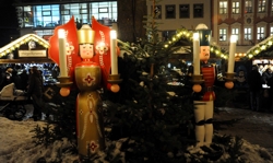 Bergmann und Engel auf dem Weihnachtsmarkt / Foto: Lippmann Bergmann und Engel auf dem Weihnachtsmarkt / Foto: Lippmann