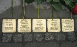 Hospitalstraße 7, historisch (heute: Fußweg neben Johanniskirche) - Stolpersteine Familie Nachmann