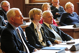 Akrons Bürgermeister Donald L. Plusquellic, Oberbürgermeisterin Barbara Ludwig und der ehemalige Oberbürgermeister Dr. Peter Seifert beim Festakt zur Erneuerung der Städtepartnerschaft am 20.04.2012<br />Foto: Wolfgang Schmidt