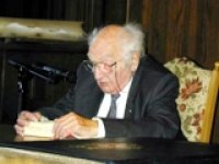 Stefan Heym bei der Verleihung der Ehrenbürgerschaft der Stadt Chemnitz am 2. Oktober 2001