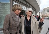 Oberbürgermeisterin Barbara Ludwig mit Inge Heym